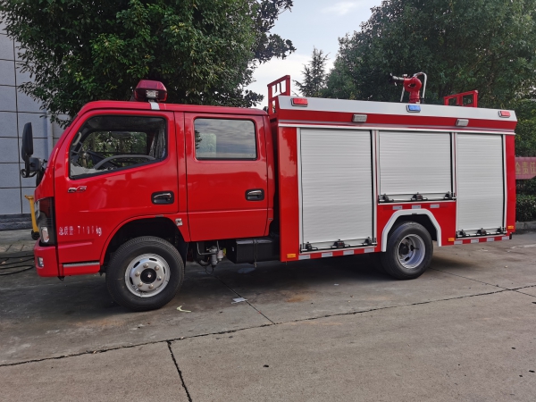 東風多利卡2.5噸水罐泡沫消防車（經典強推）