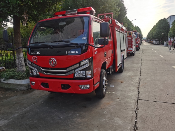 東風多利卡2.5噸水罐泡沫消防車（經典強推）